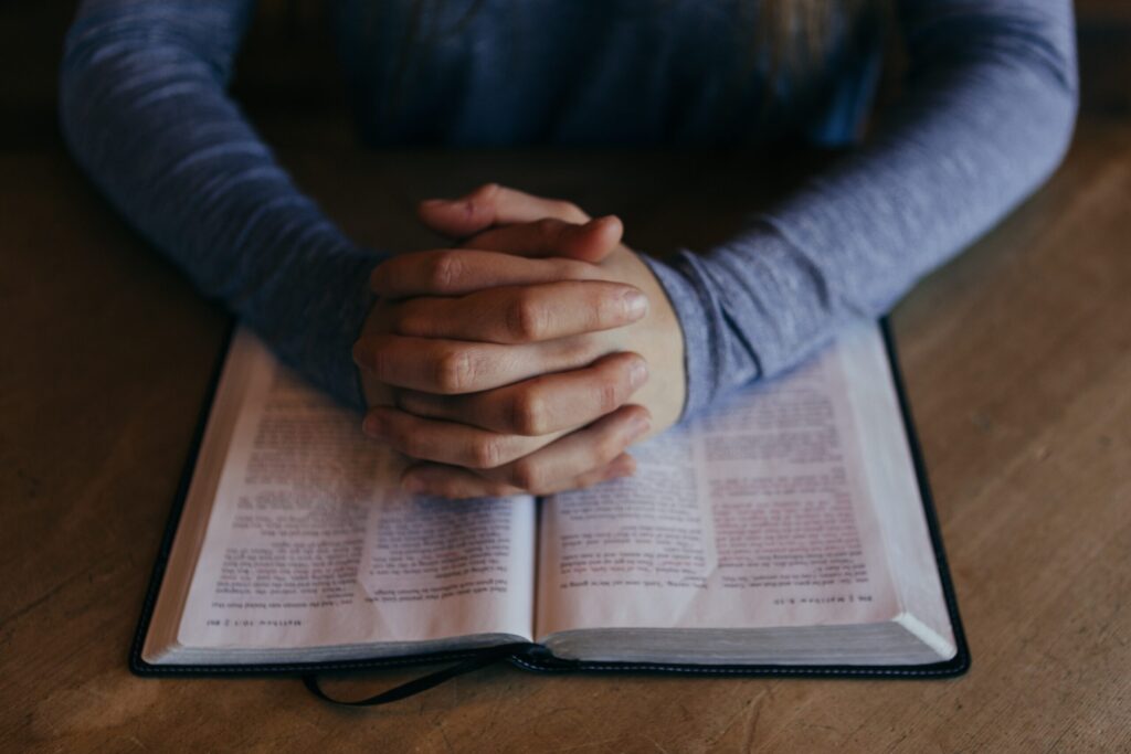 Cómo acercarse a Dios por primera vez: guía espiritual para comenzar