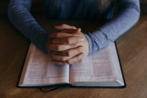 Cómo acercarse a Dios por primera vez: guía espiritual para comenzar