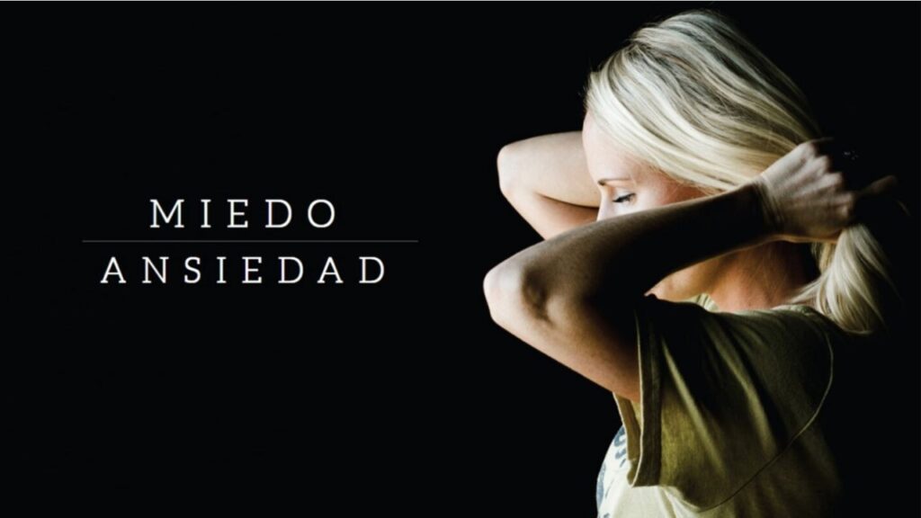Descubre qué dice la Biblia sobre la ansiedad y el miedo. Aprende cómo Dios puede darte paz, fortaleza y esperanza en los momentos difíciles.